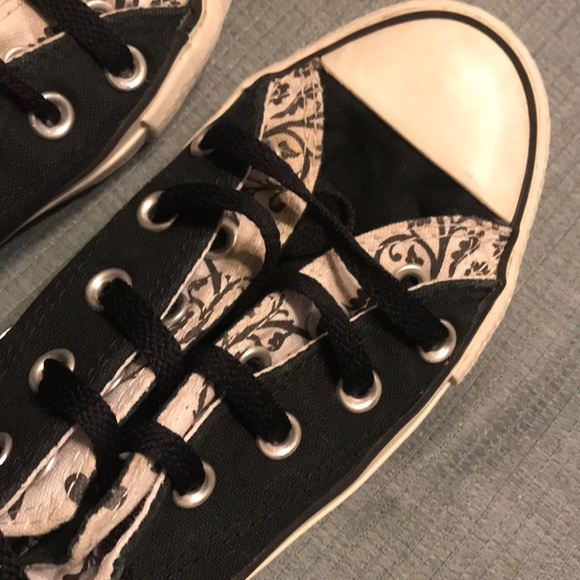 Black and white converse size 6 women - Picture 8 of 8